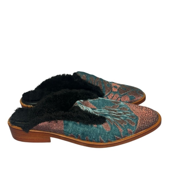 Free People Velour Casual Mules Butterfly Effect Fur Lined Shoe EU 36 - Picture 3 of 8